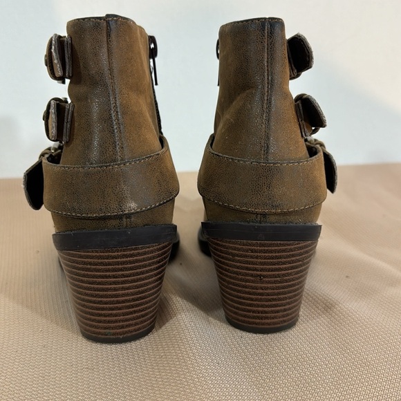 Nicole Sage Double Zipper Stacked Heel Tufted Faux Leather Ankle Boots - Picture 5 of 11